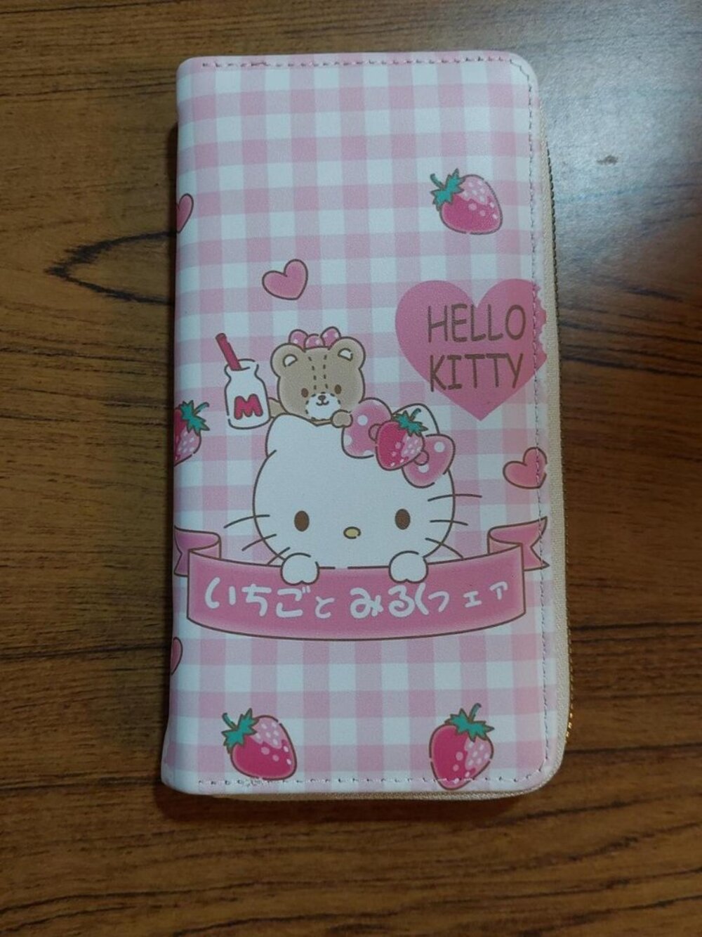 Sanrio Hello Kitty pink gingham wallet with strawberries and hearts #kawaii #san
